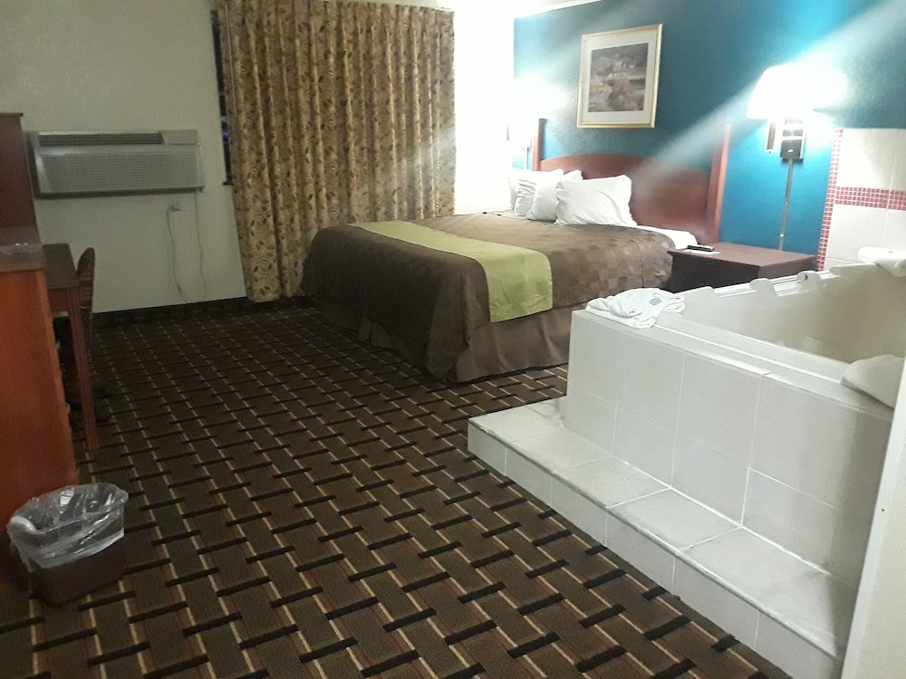 Faribault Hometown Inn & Suites 29/41
