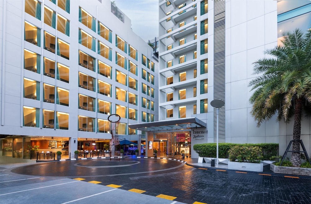 RADISSON SUITES BANGKOK SUKHUMVIT 65/73