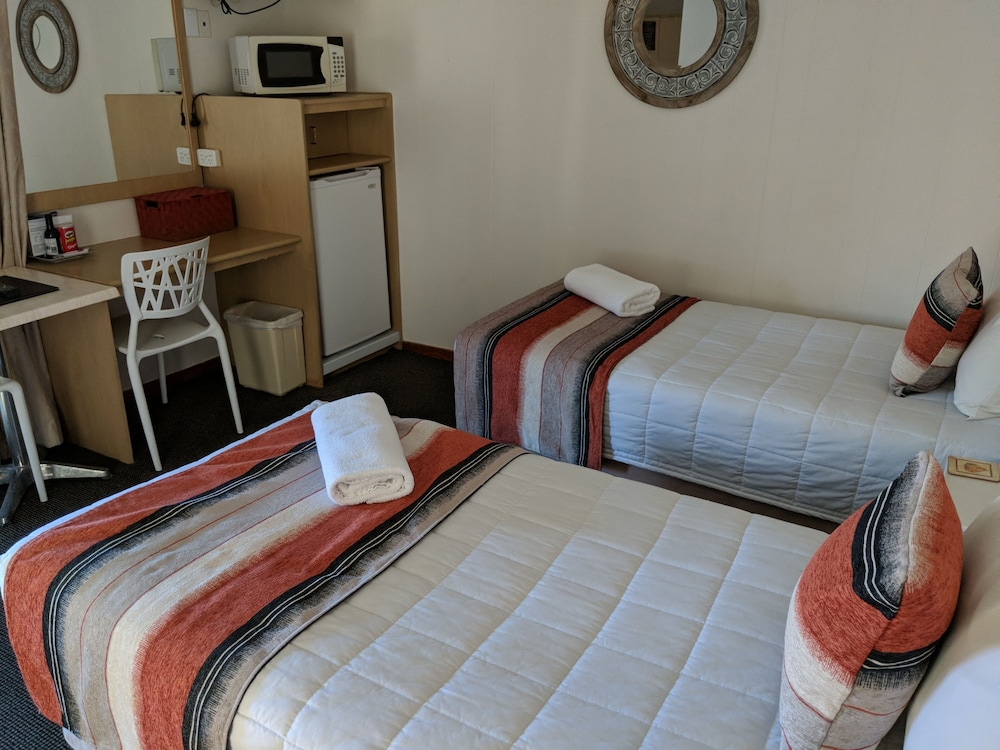 KARUAH MOTOR INN 25/59