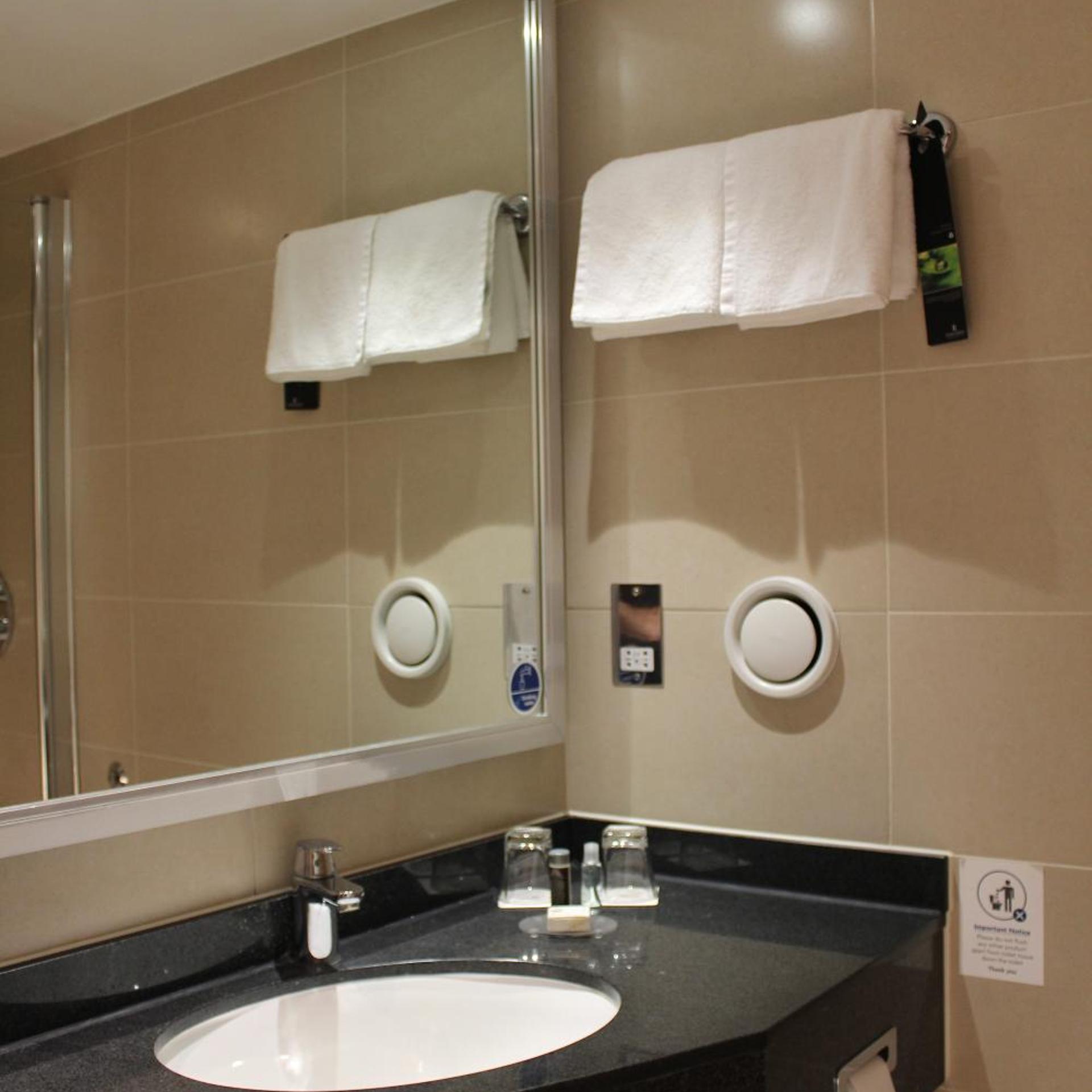 Superior, Double Bed, Runway View، RENAISSANCE LONDON HEATHROW HOTEL 8/9