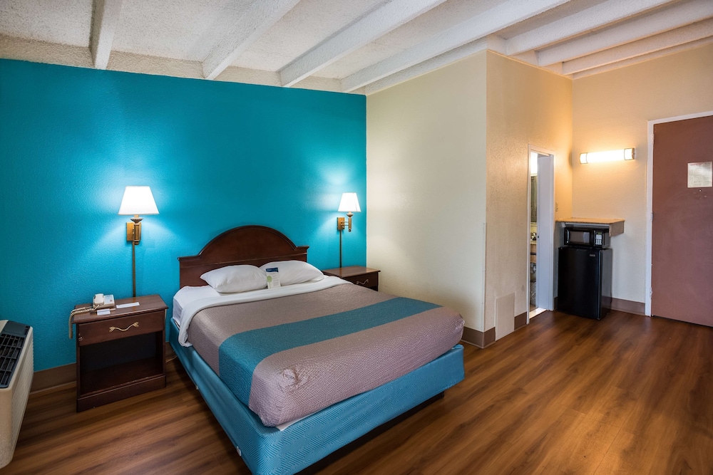 Motel6 Philadelphia, PA - Northeast 28/67