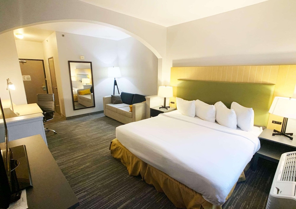 ROOM, KING BED