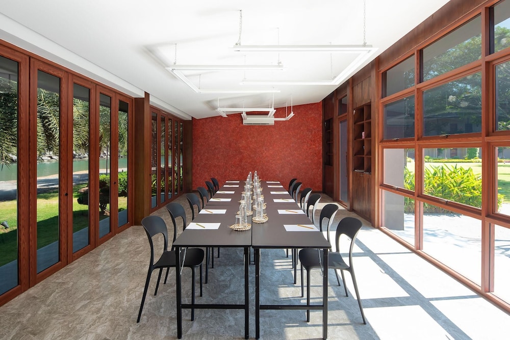 La Isla Pranburi Beach Resort 33/50