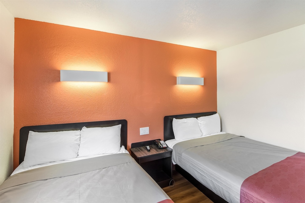 Motel6 Dallas, TX - South 7/43