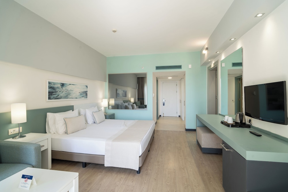 Superior, Family, Queen and Twin Beds, Sea View