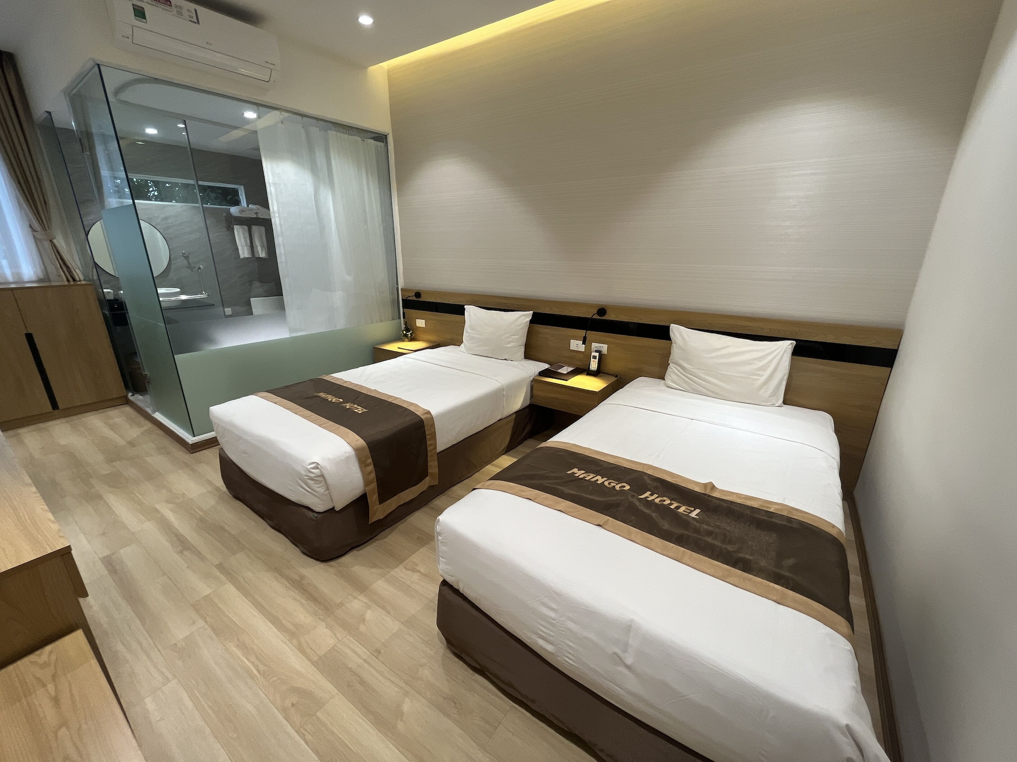 DELUXE, TWIN BEDS
