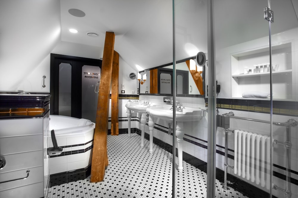 Tower, Suite
