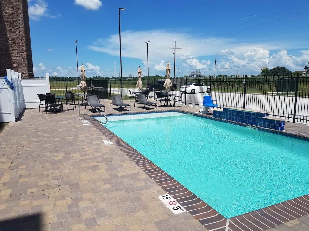 Holiday Inn Express Donaldsonville 33/70