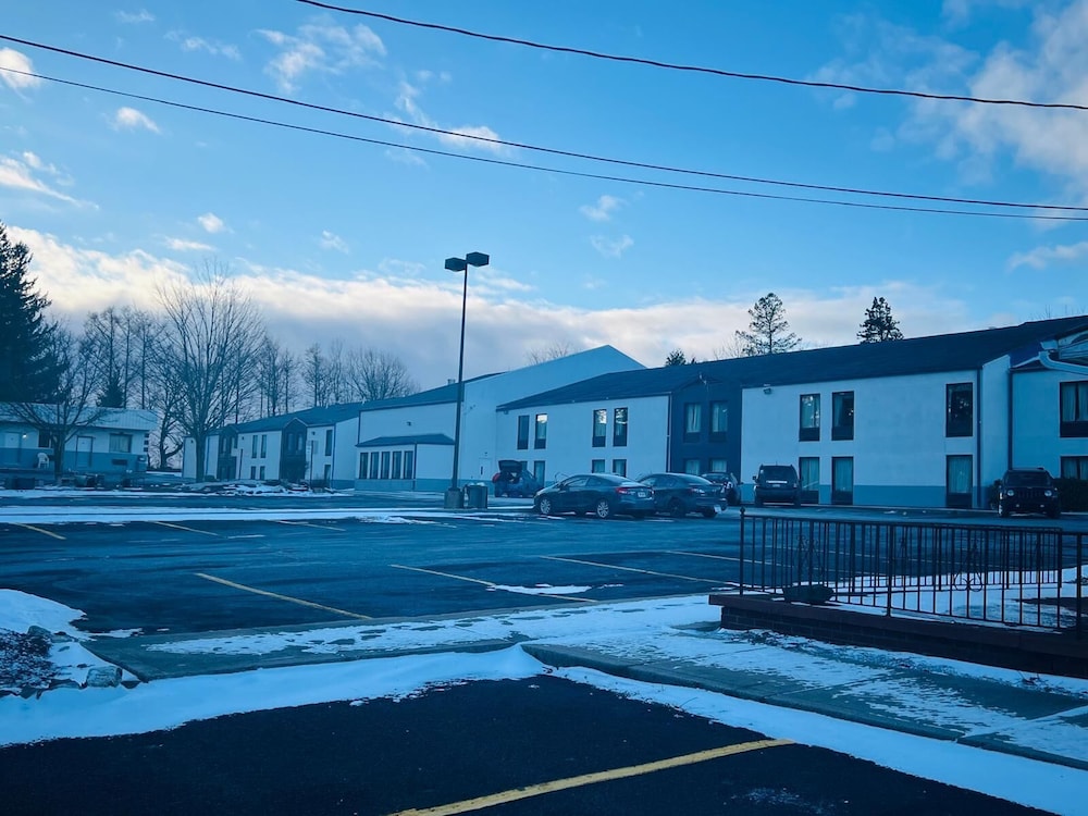 Hotel M Mount Pocono 52/61
