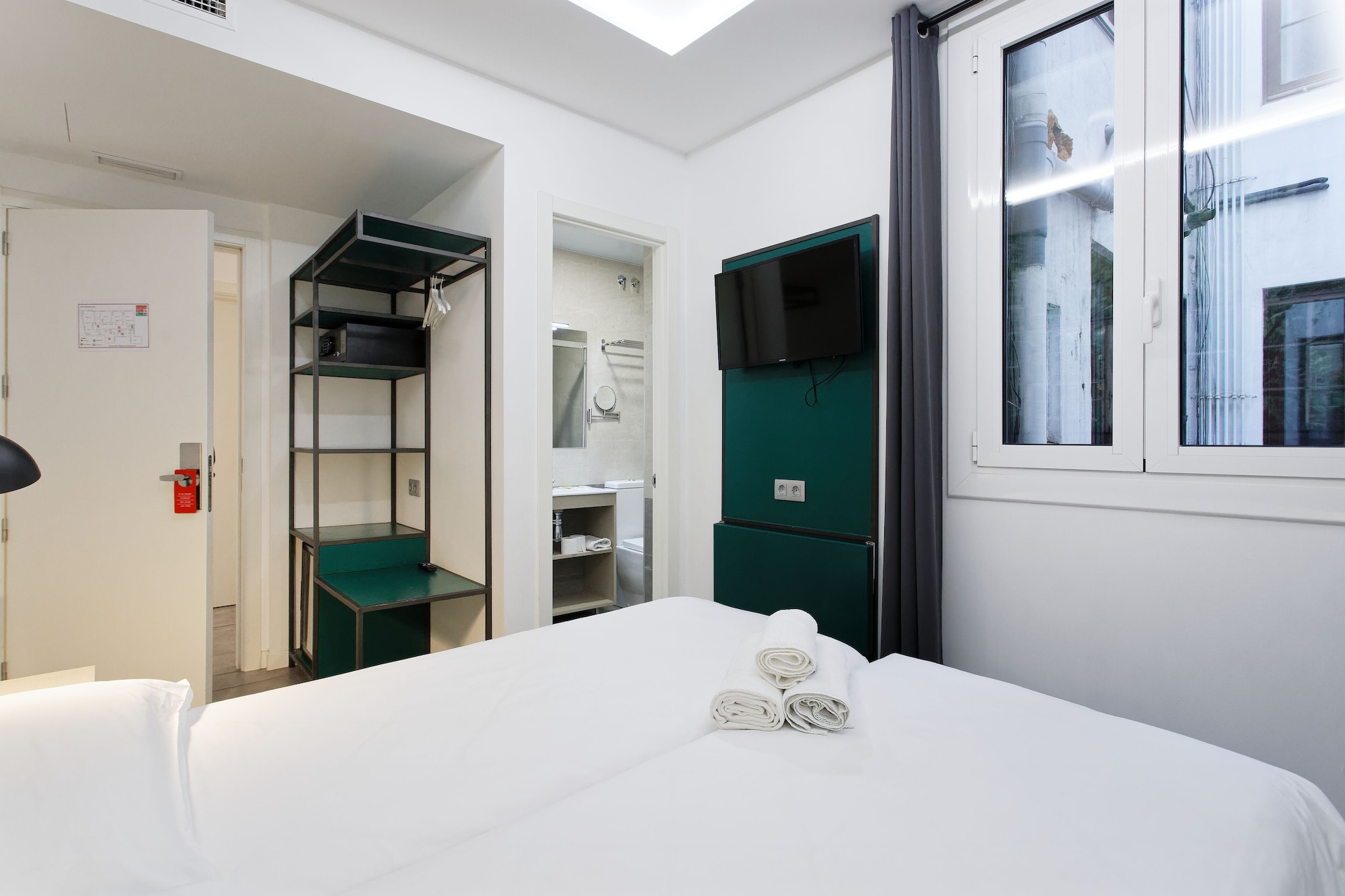 ROOM, TWIN BEDS, NO VIEW, SMALL