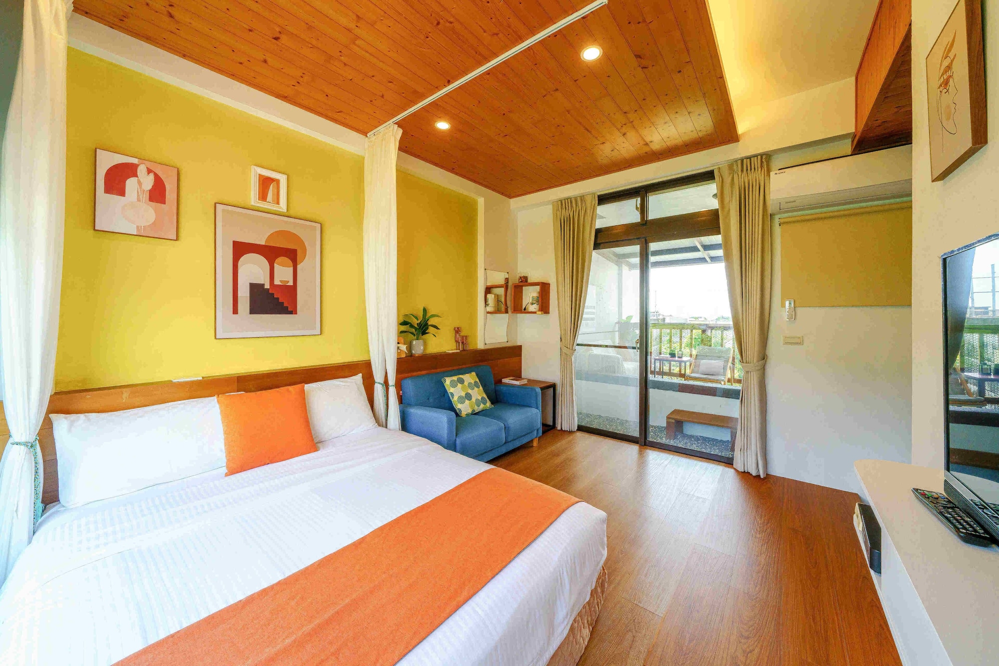 1 BEDROOM, LANAI, DELUXE, DOUBLE BED, MOUNTAIN VIEW