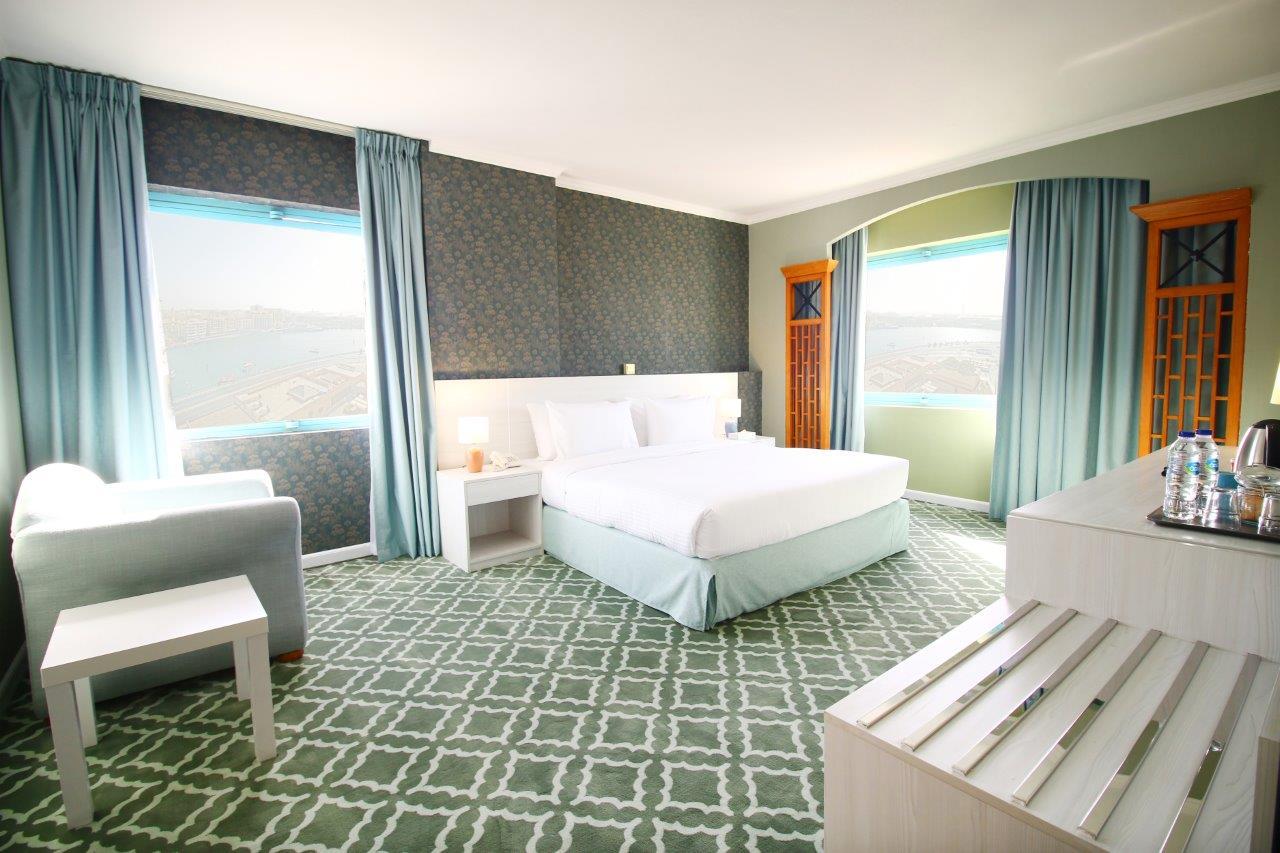Suite, Corner