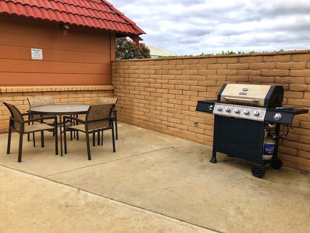 Lompoc Valley Inn and Suites 26/33