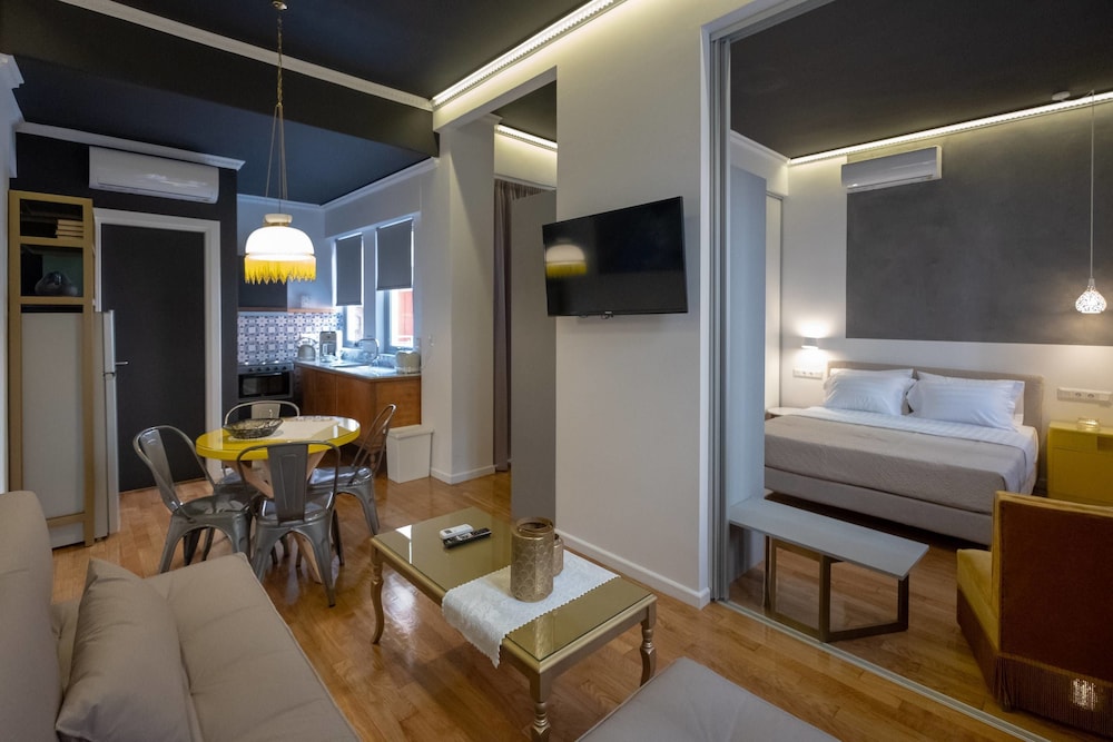 Athenian Yard Suites 33/50