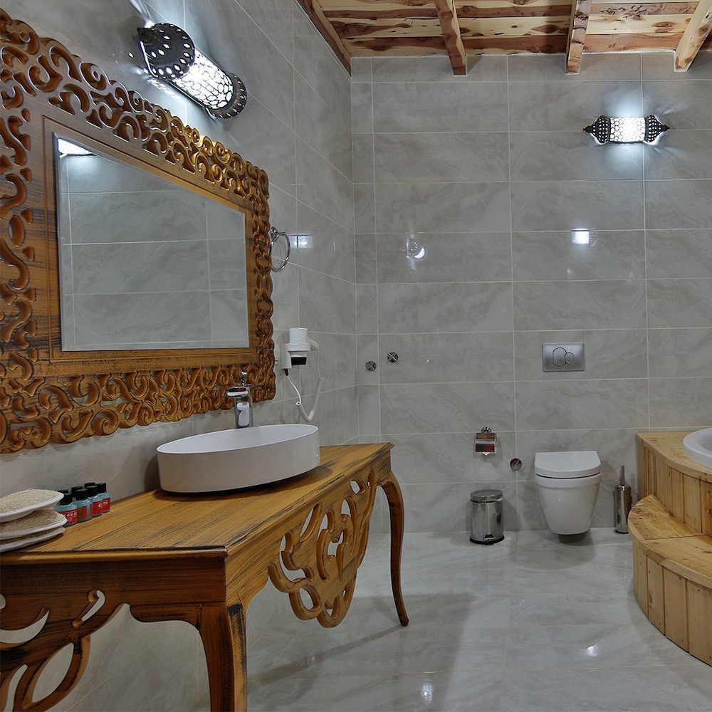 Elevres Stone House Hotel 56/67