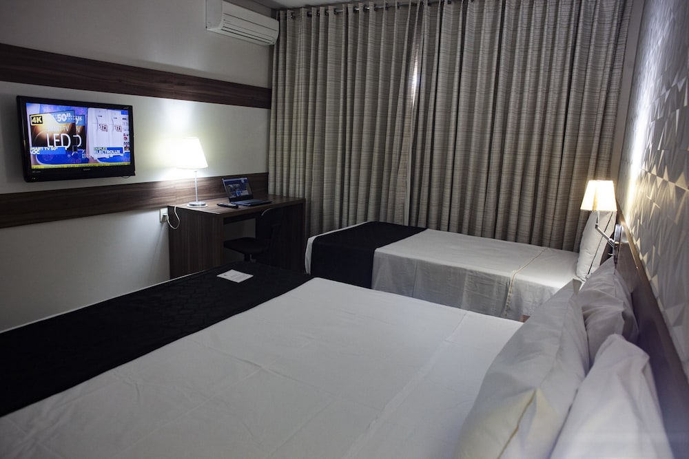 D Luca Hotel 9/39