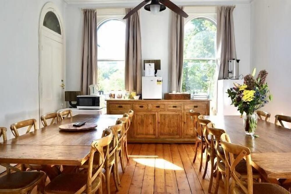 The Grand Hotel Healesville 8/47