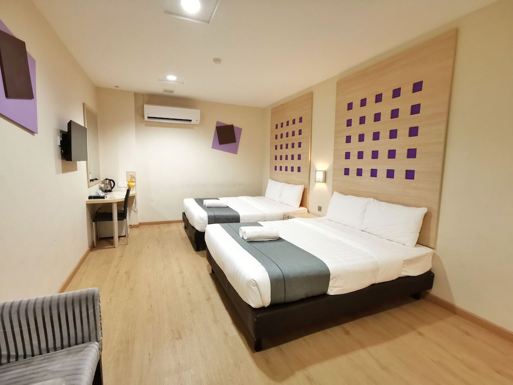 DELUXE, 2 QUEEN BEDS