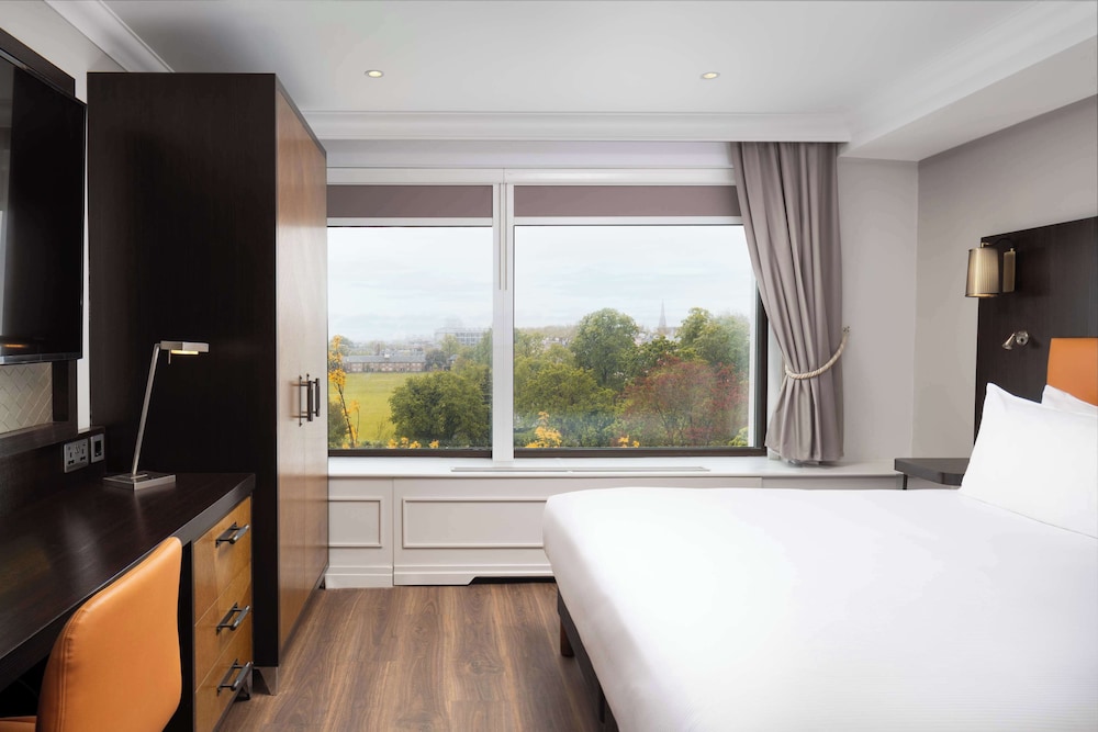 Room at Doubletree by Hilton London - Hyde Park, LONDON