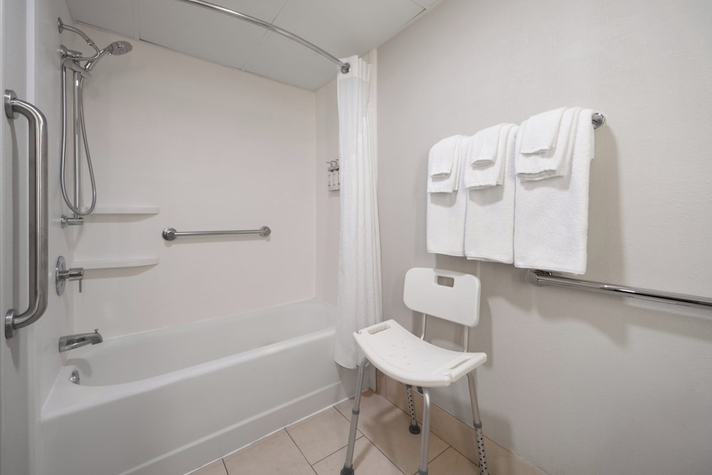 Holiday Inn Exp Winston Salem 45/48