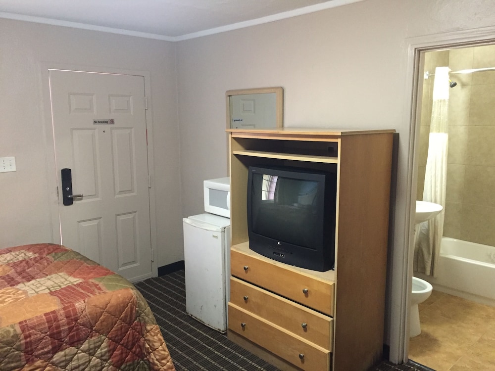 Economy Motel 10/15