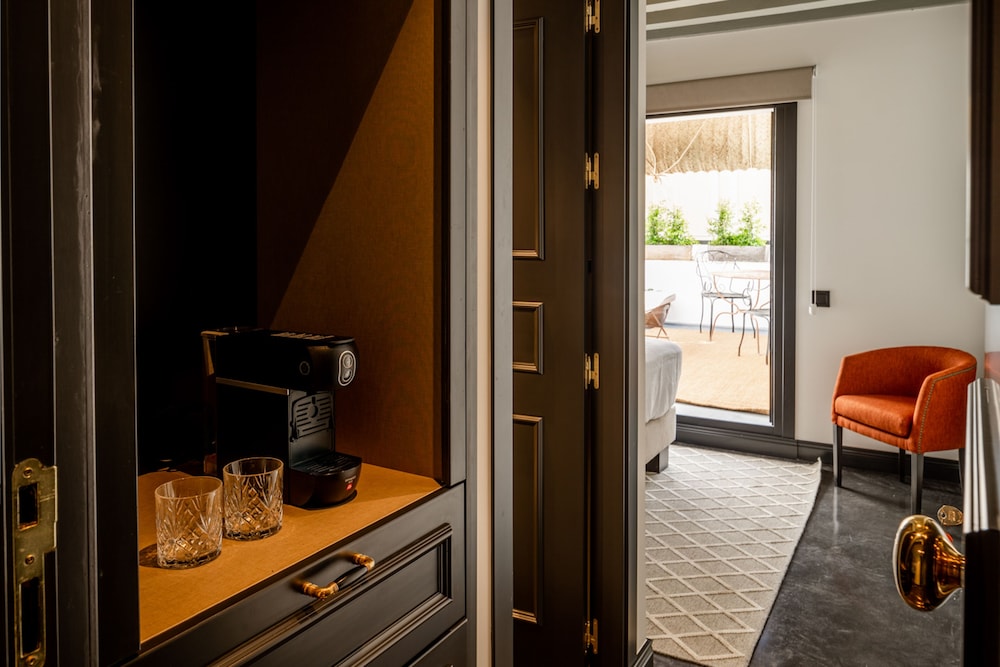 Casa Canovas Boutique Hotel 48/50