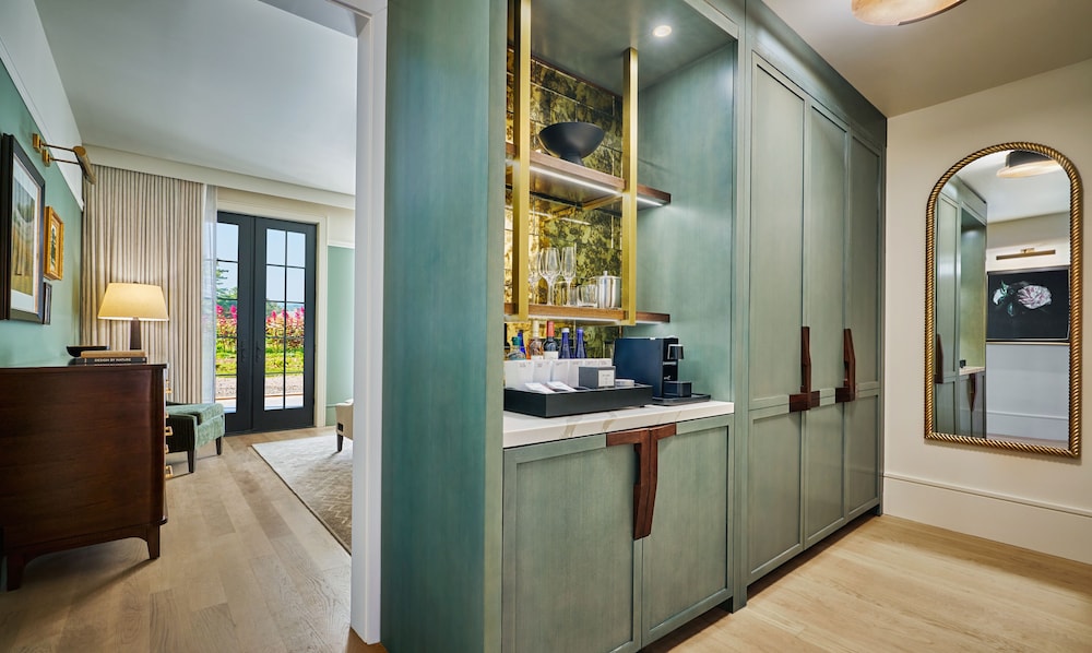 Pendry, Suite, 1 King and 2 Queen Beds