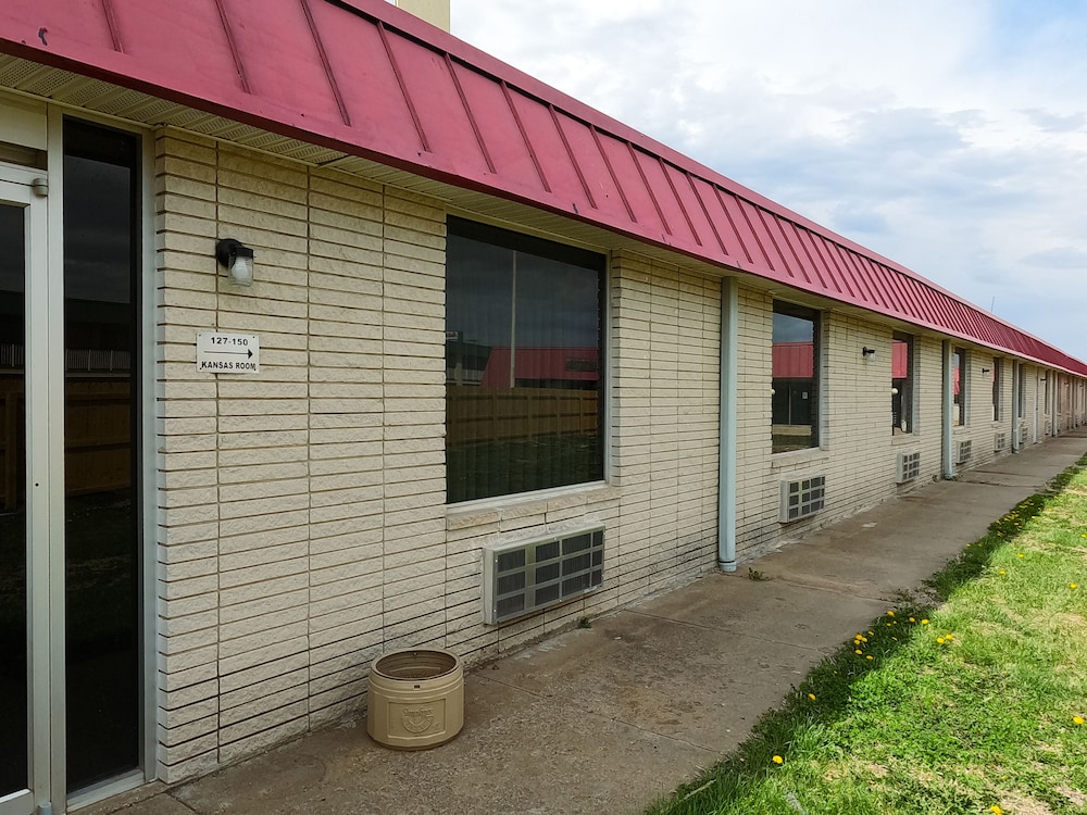 Americas Best Value Inn Salina 3/28