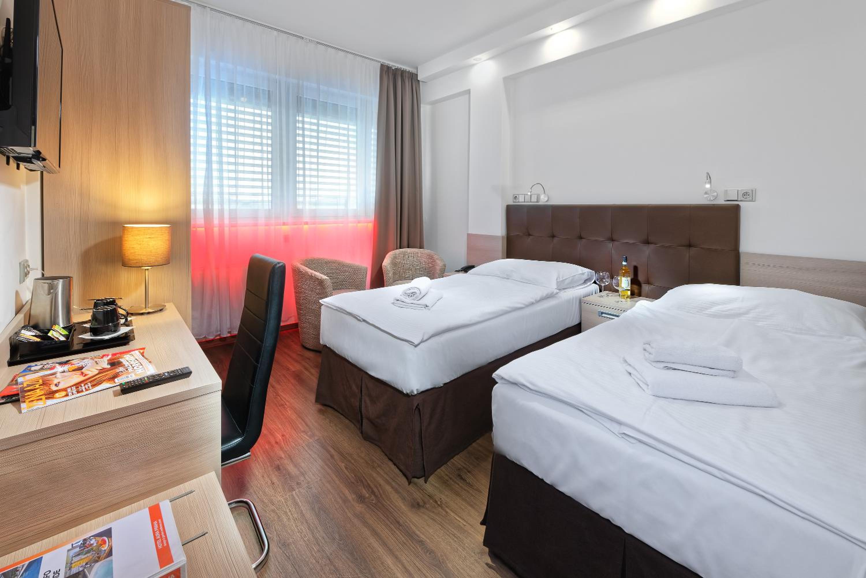 Deluxe, Double or Twin Bed, Pool Access