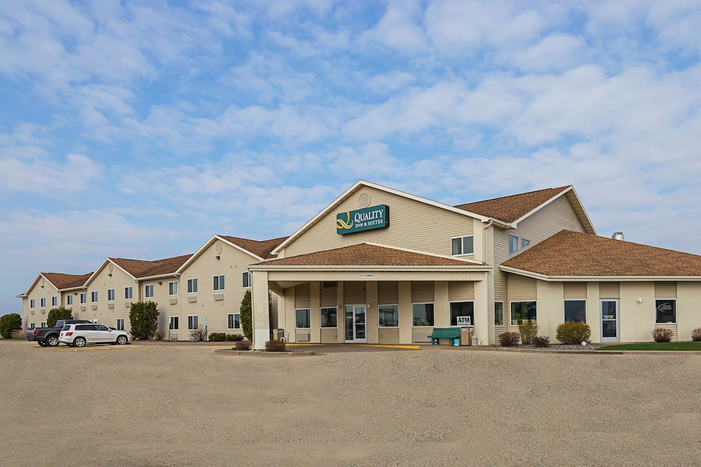 Quality Inn & Suites Belmont - Platteville 1/44