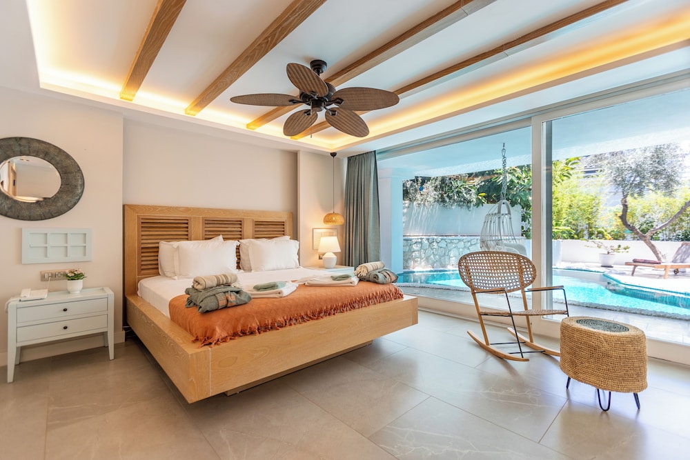 Room, King and Twin Beds, Garden View, Private Pool