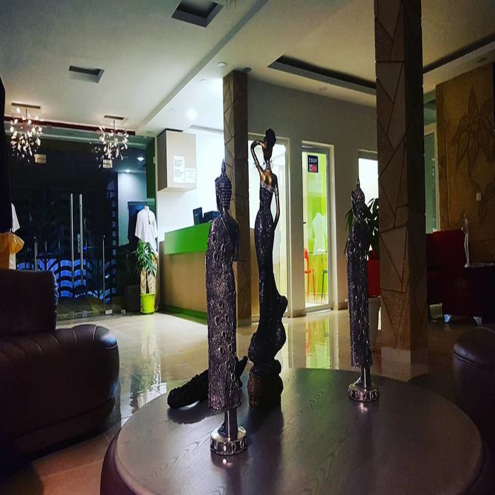 Eifell's Hotel's 23/35