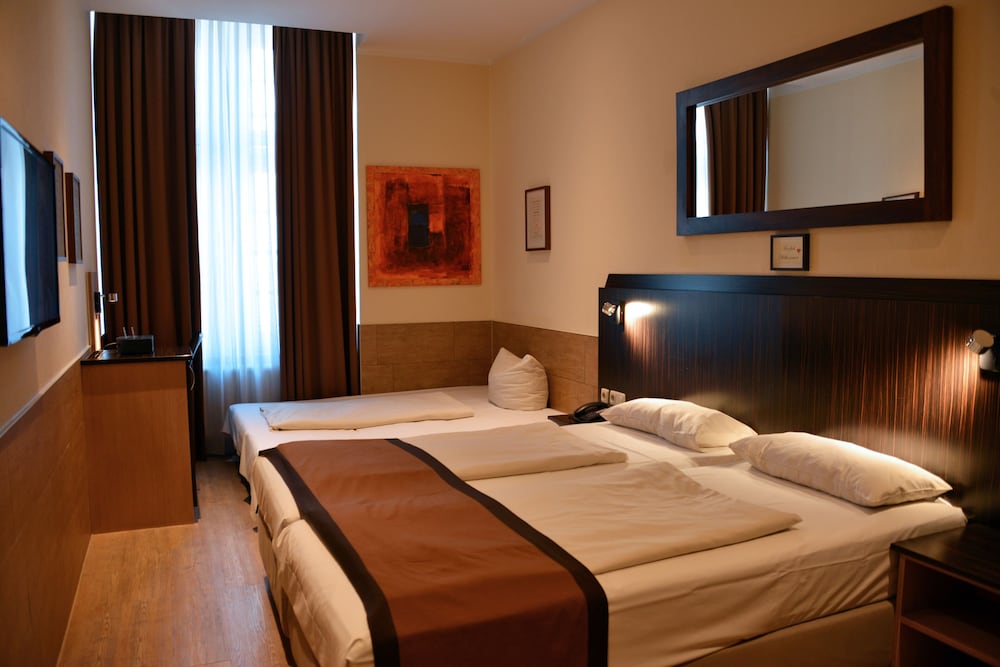 غرفة قياسية ثلاثية بسريرين منفصلين مع أريكة، Arthotel Munich 10/10