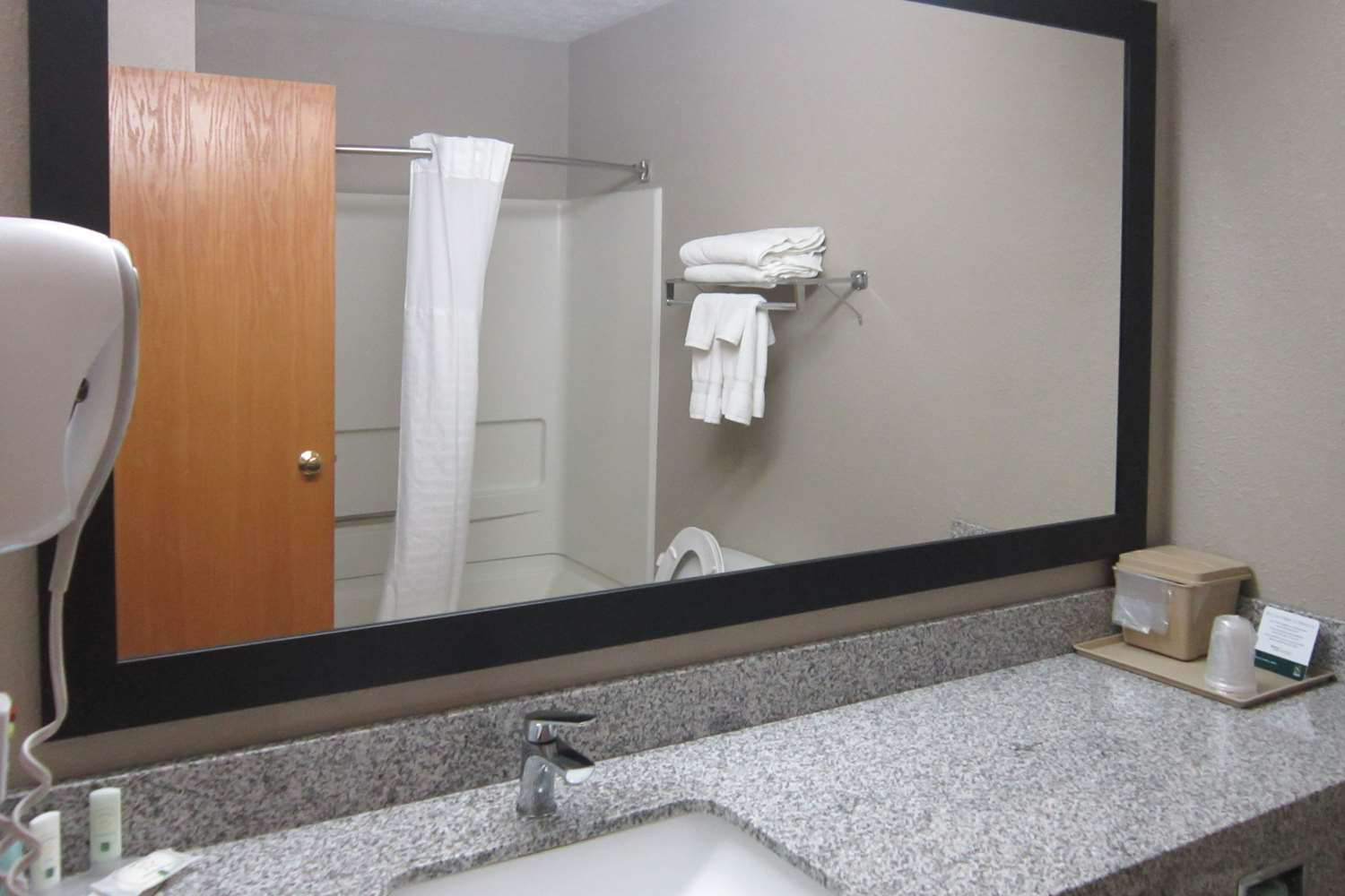 Quality Inn Nashville Bloomington 47/47