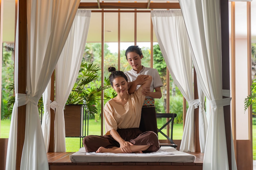 Naithonburi Beach Resort 4/43