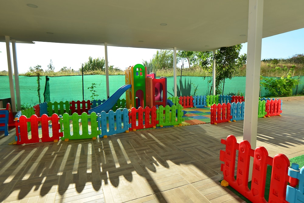Q Ella Beach Hotel 64/71