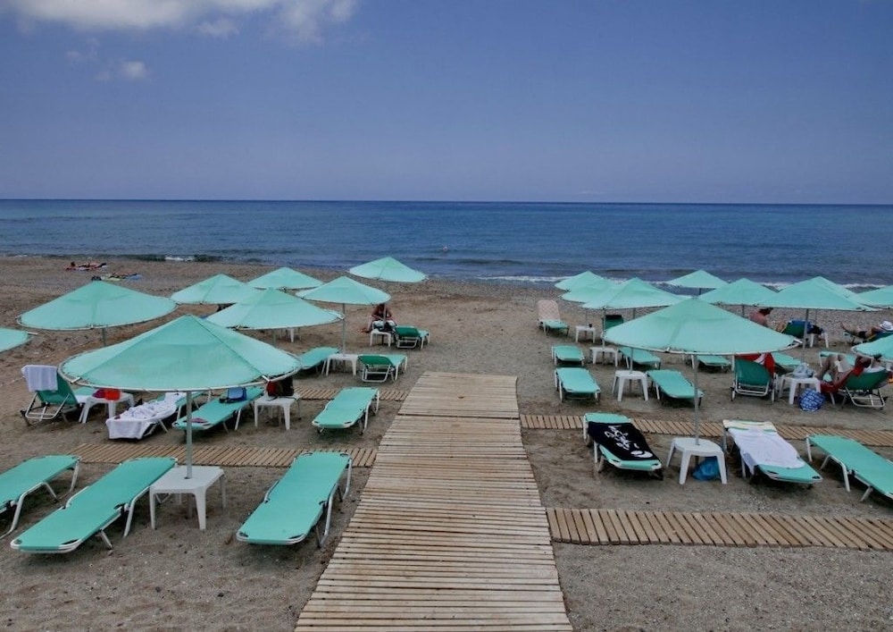 Jo-An Beach Hotel 83/93