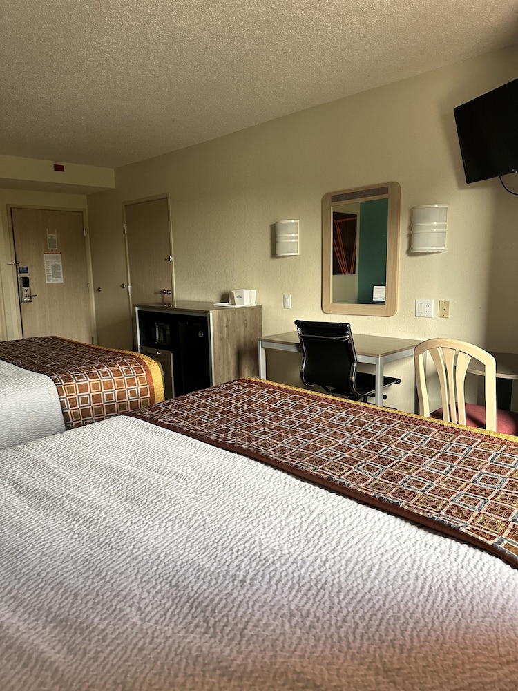 Howard Johnson by Wyndham Clarksville Tennessee 13/45