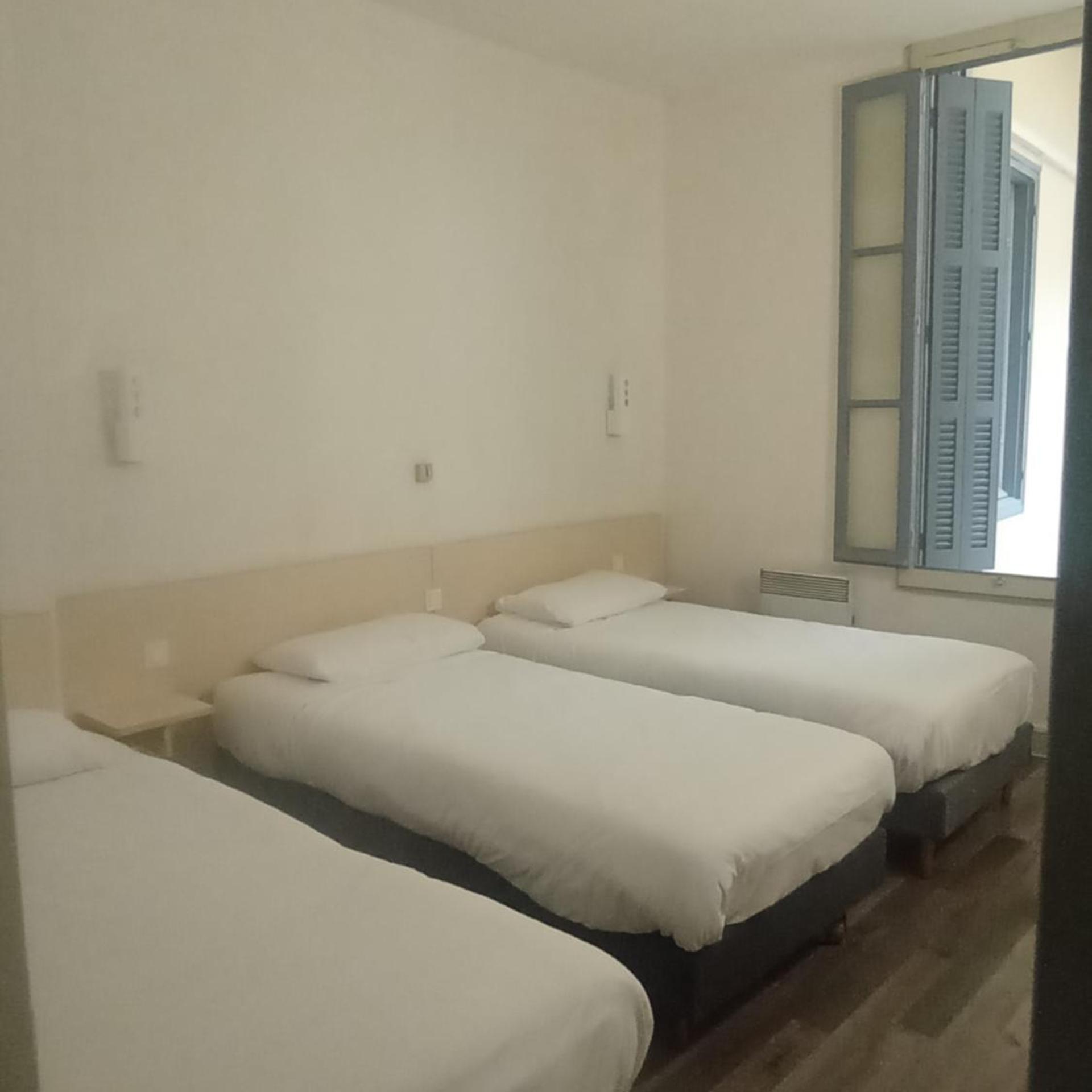ROOM, TRIPLE