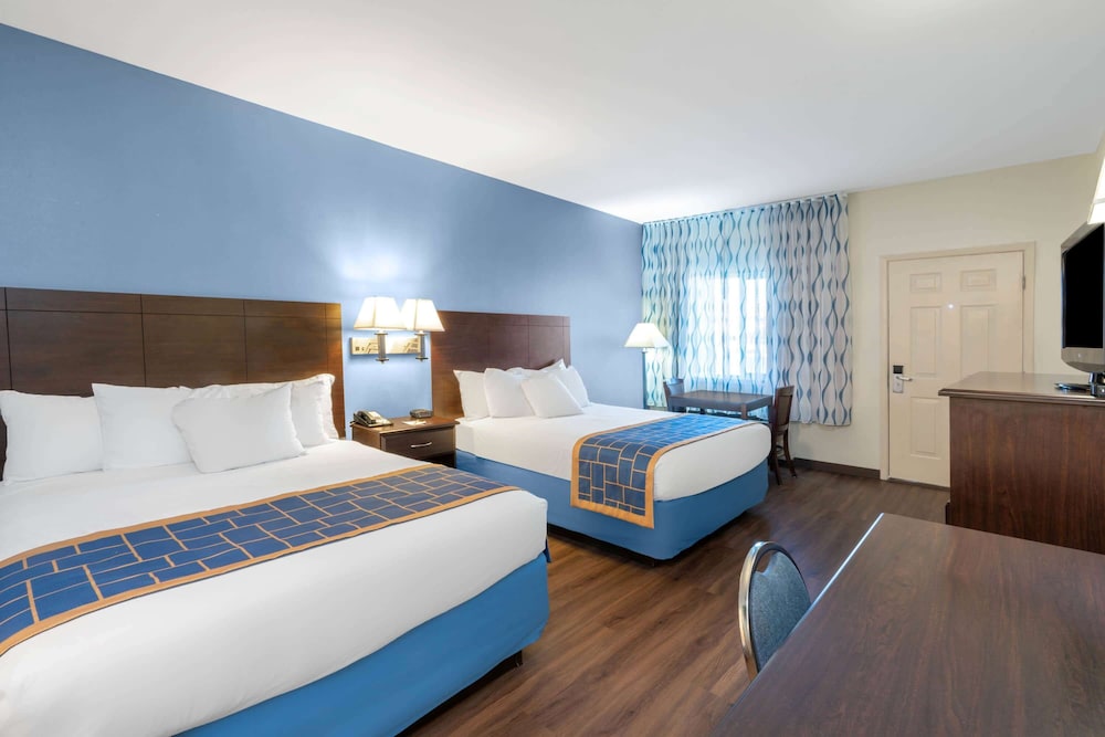 Days Inn by Wyndham Grants 10/22