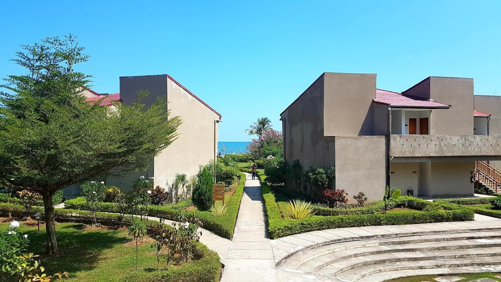 Luwansa Beach Resort 31/38