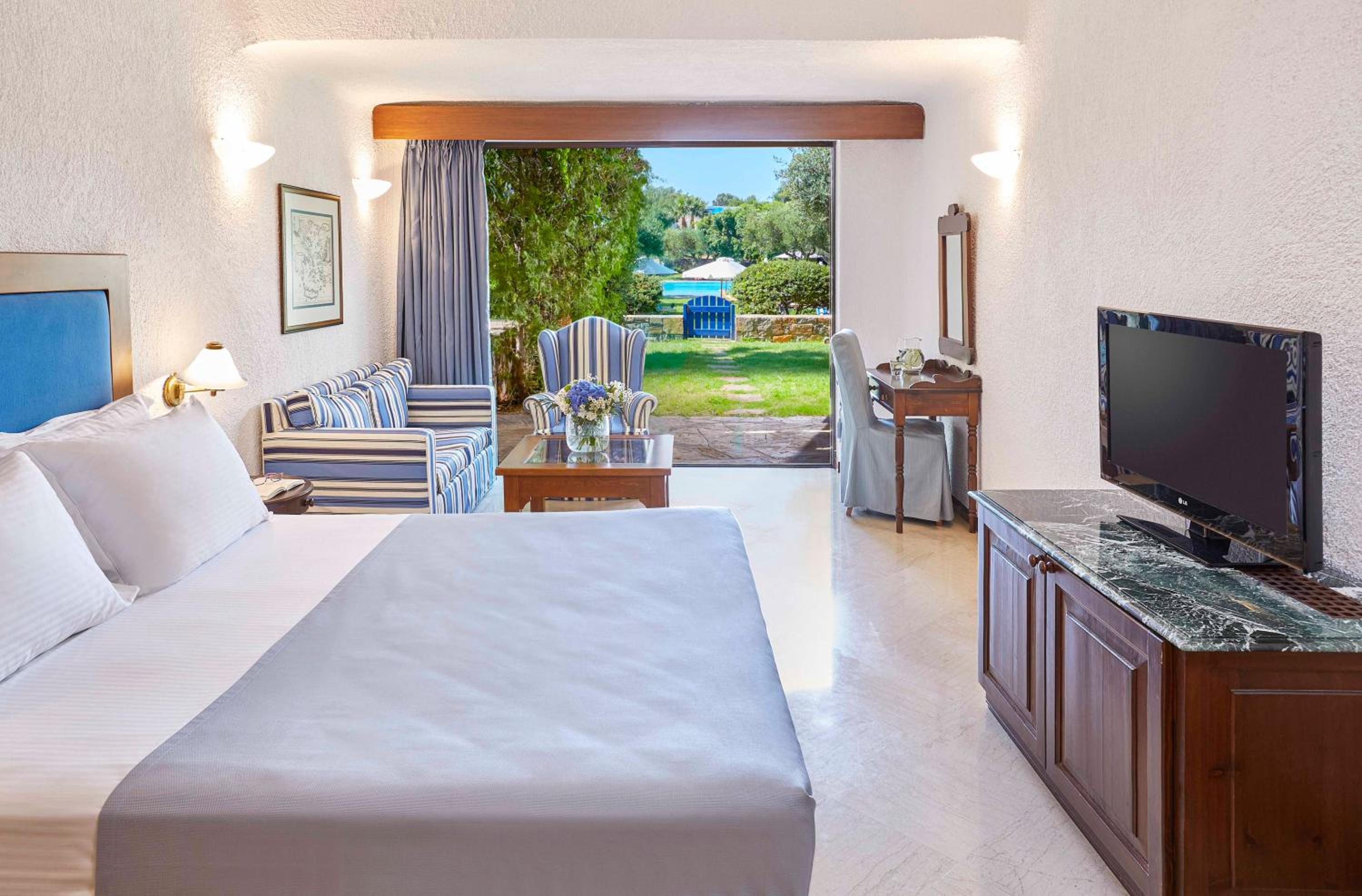 Superior, Bungalow, Queen Bed, Lateral Side Sea View, Sofa