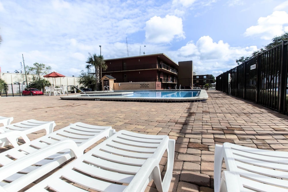 Suburban Studios International Drive photo5