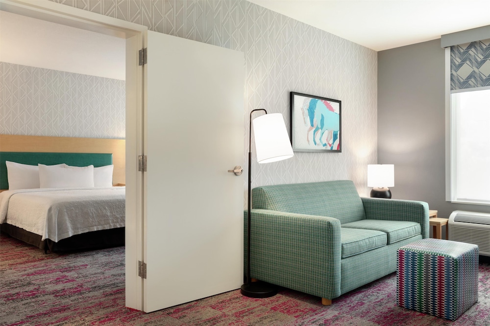 SUITE, KING BED, ACCESSIBLE