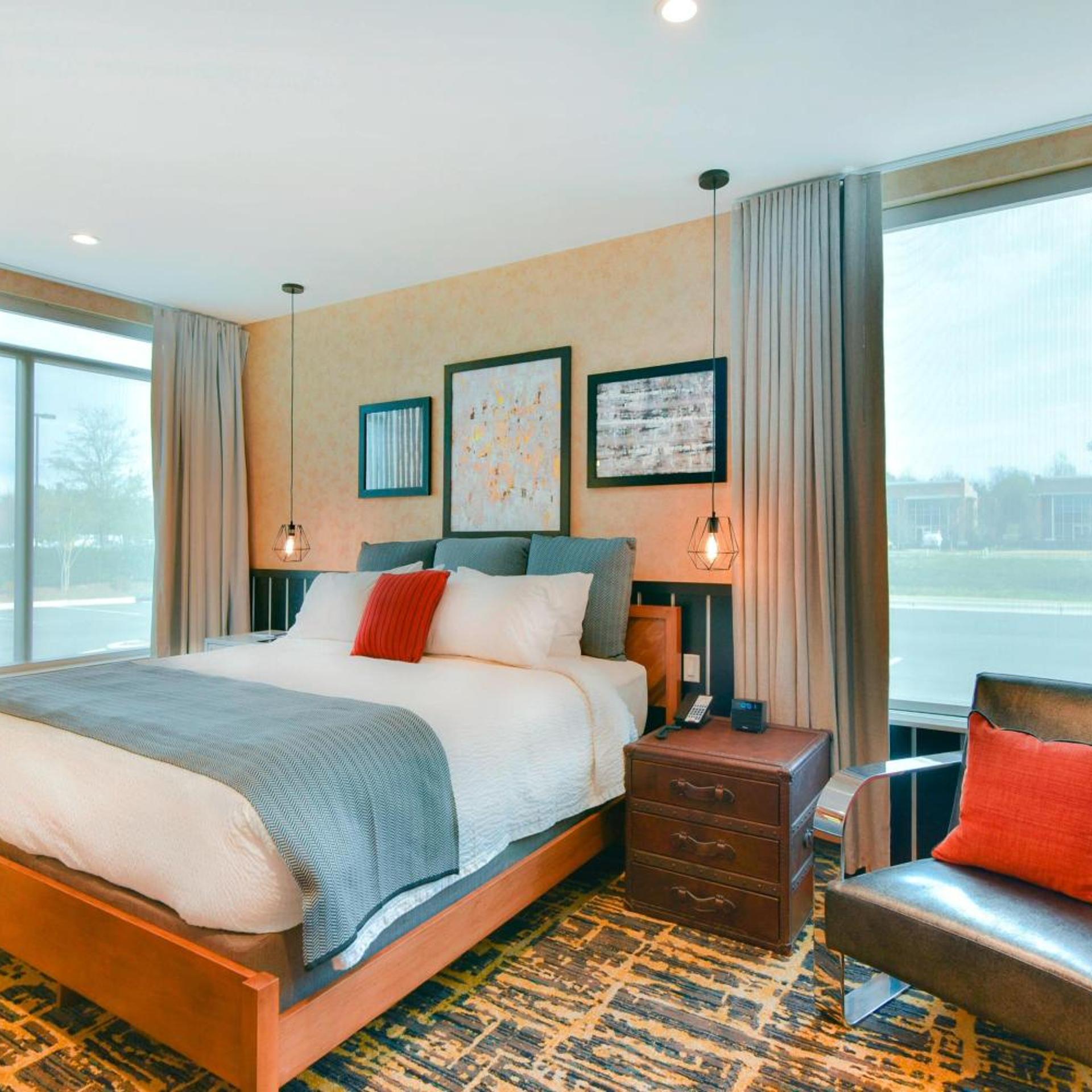 1 Bedroom, Suite, King Bed, Dining Area