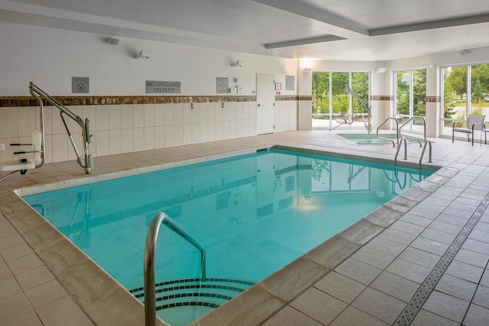 Courtyard By Marriott Detroit Farmington 24/47