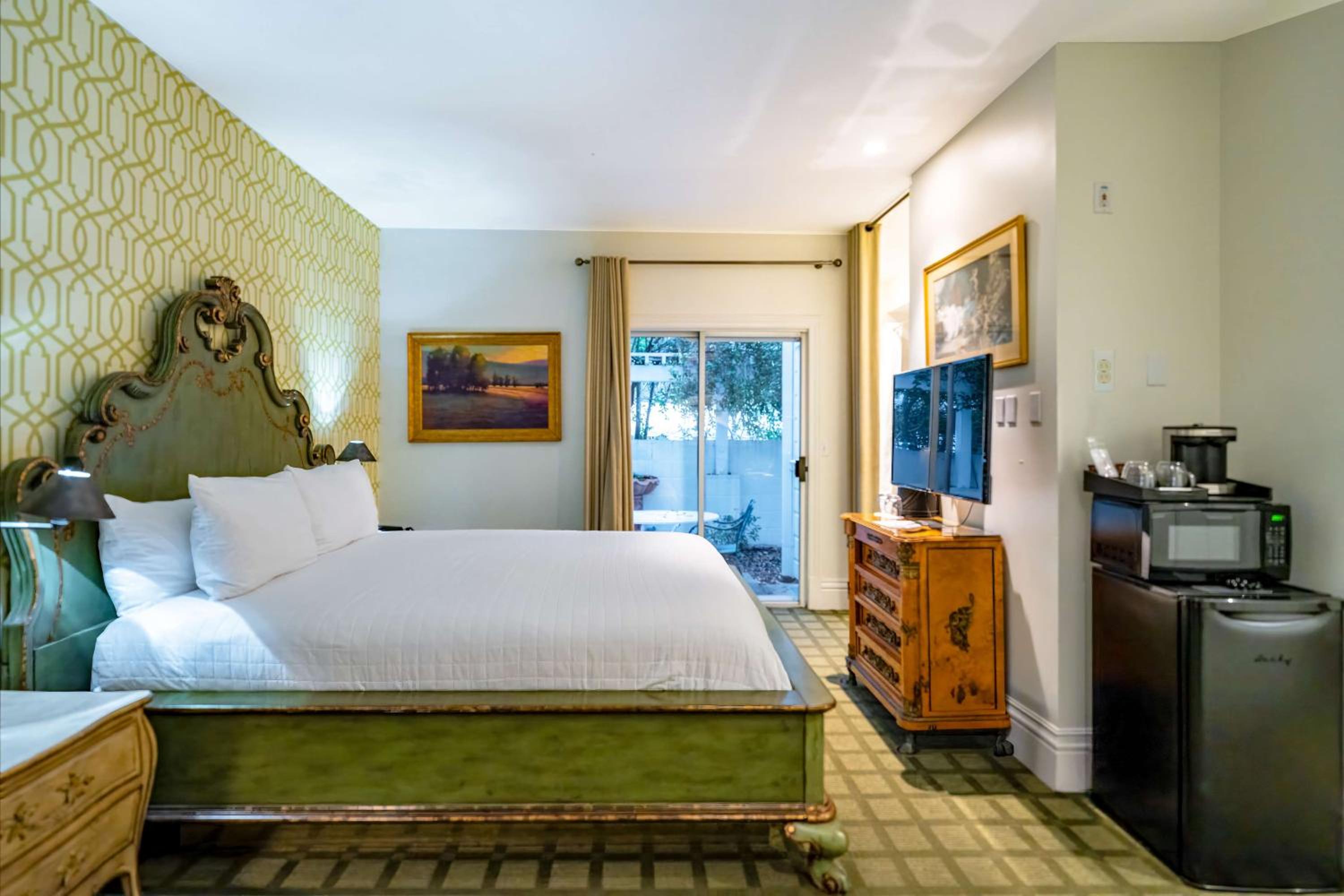 Room, King Bed, Jetted Tub, Patio