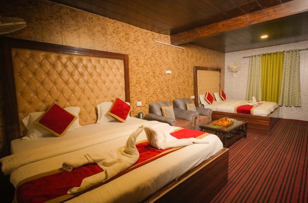Hotel Kausani Retreat 12/48