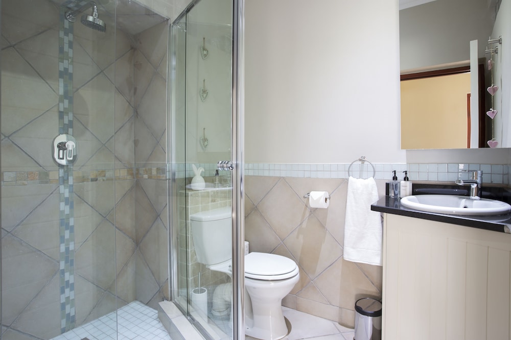 The Browns' Luxury Guest Suites 33/38