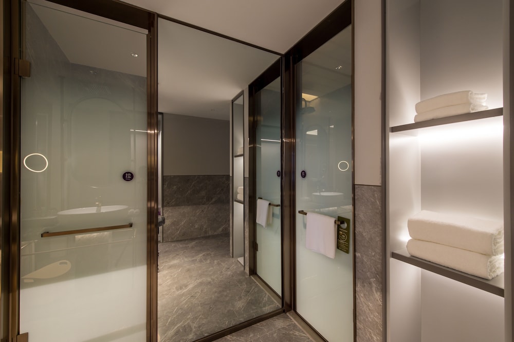 Mercure Changchun Hengxing 45/46